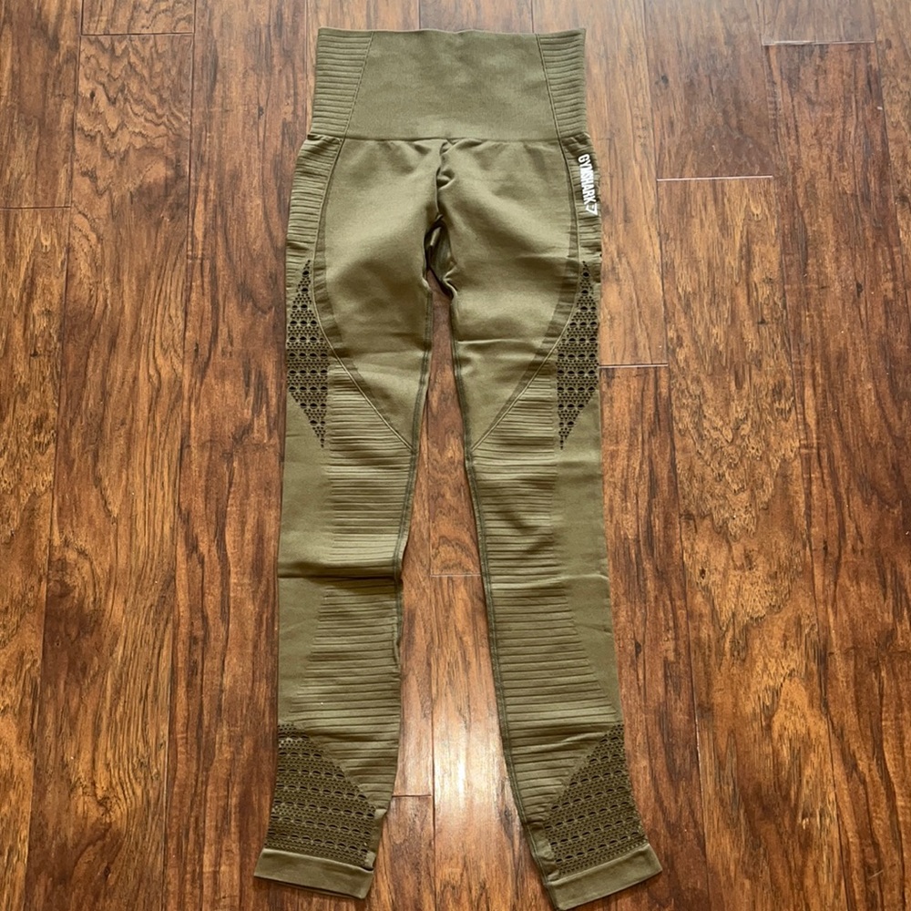 Army green Gymshark leggings!